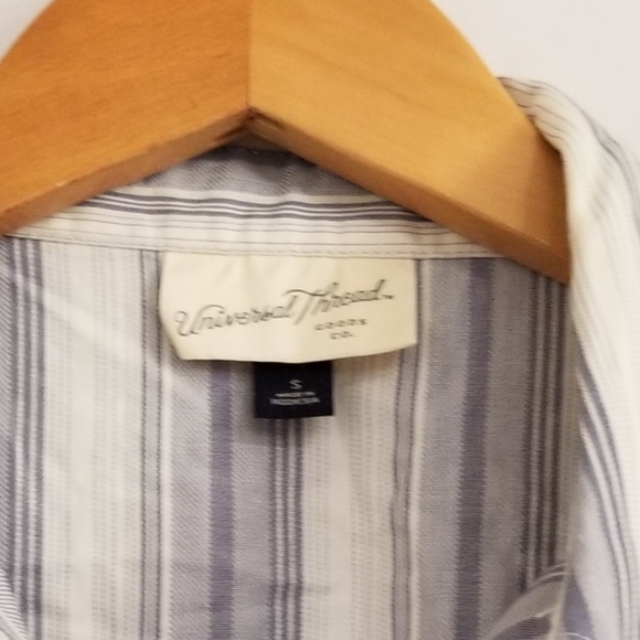 NWOT Universal Thread Blue Gray Stripe Short Sleeve Button Down Shirt Size S - Picture 8 of 9